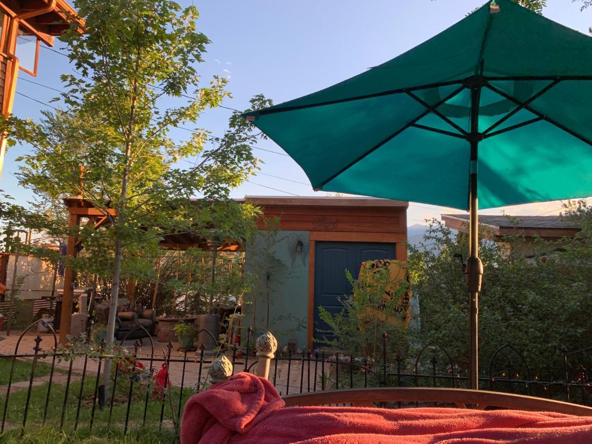 Mystic Portal 420 Guesthouse Colorado Springs Exteriör bild