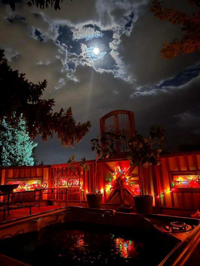 Mystic Portal 420 Guesthouse Colorado Springs Exteriör bild