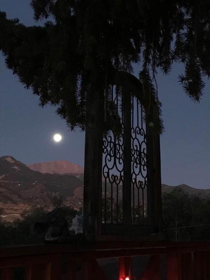 Mystic Portal 420 Guesthouse Colorado Springs Exteriör bild