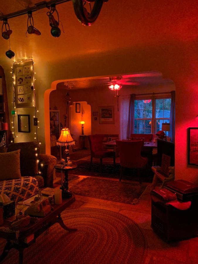 Mystic Portal 420 Guesthouse Colorado Springs Exteriör bild