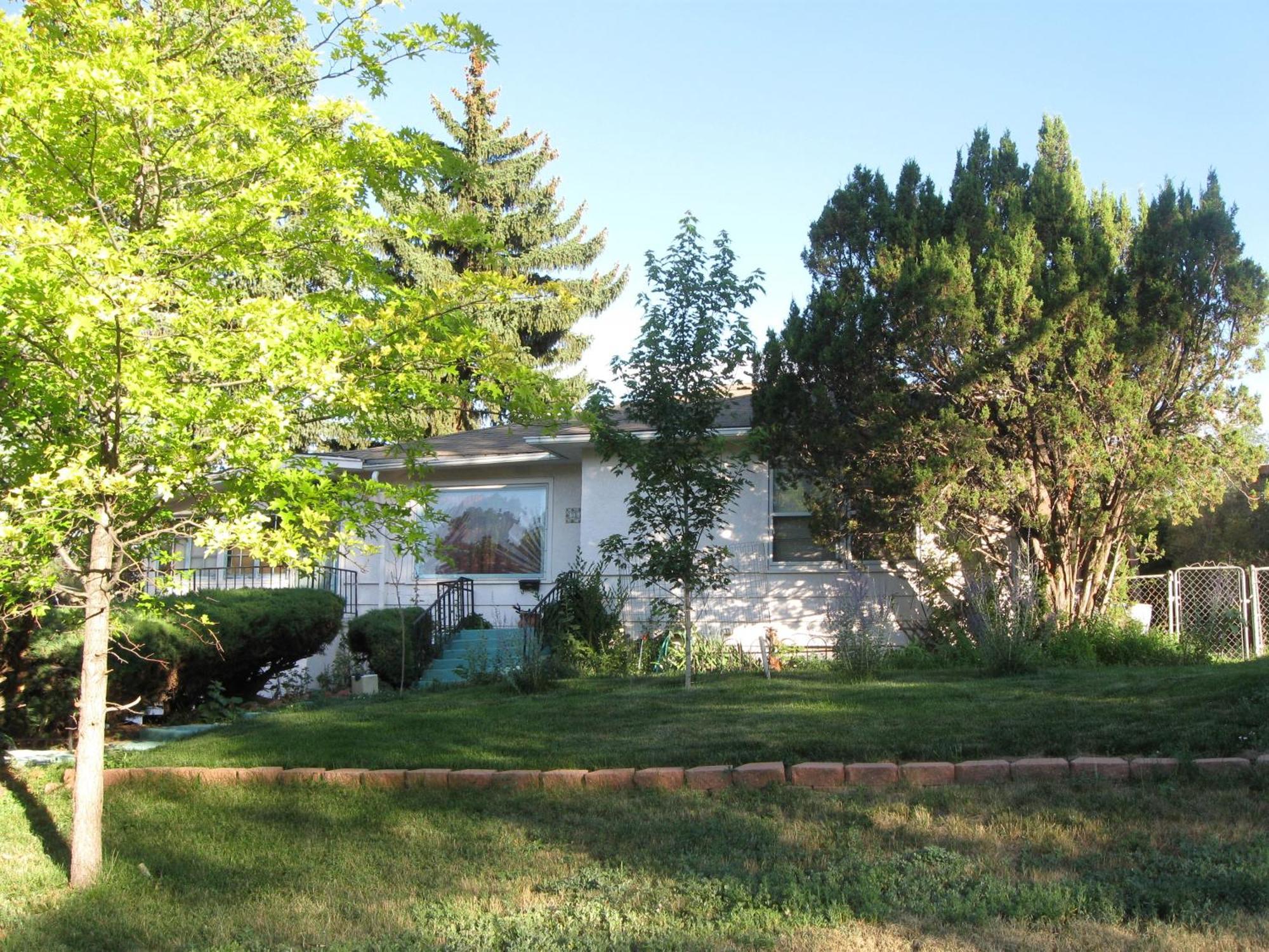 Mystic Portal 420 Guesthouse Colorado Springs Exteriör bild
