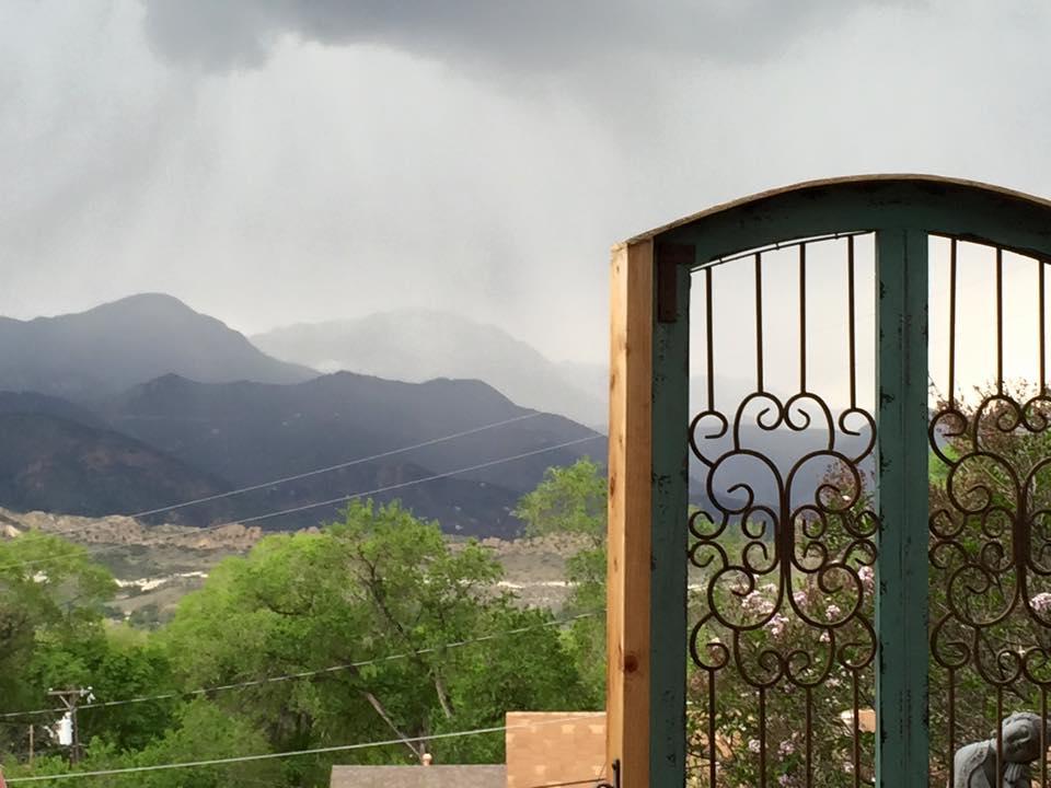 Mystic Portal 420 Guesthouse Colorado Springs Exteriör bild