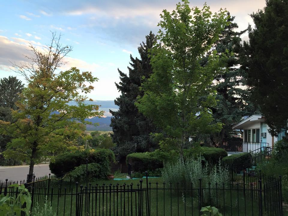 Mystic Portal 420 Guesthouse Colorado Springs Exteriör bild